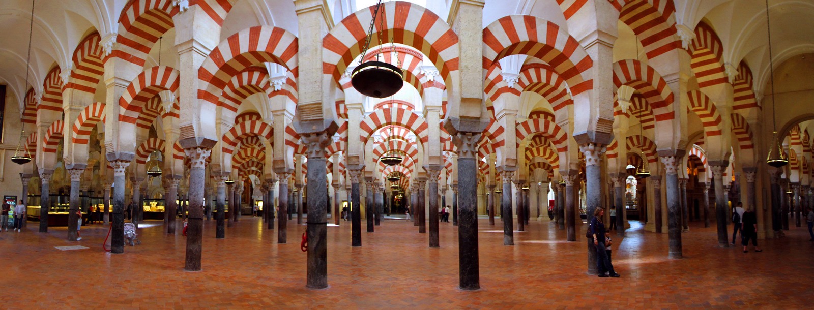 Mezquita interior: Cordoba, Spain