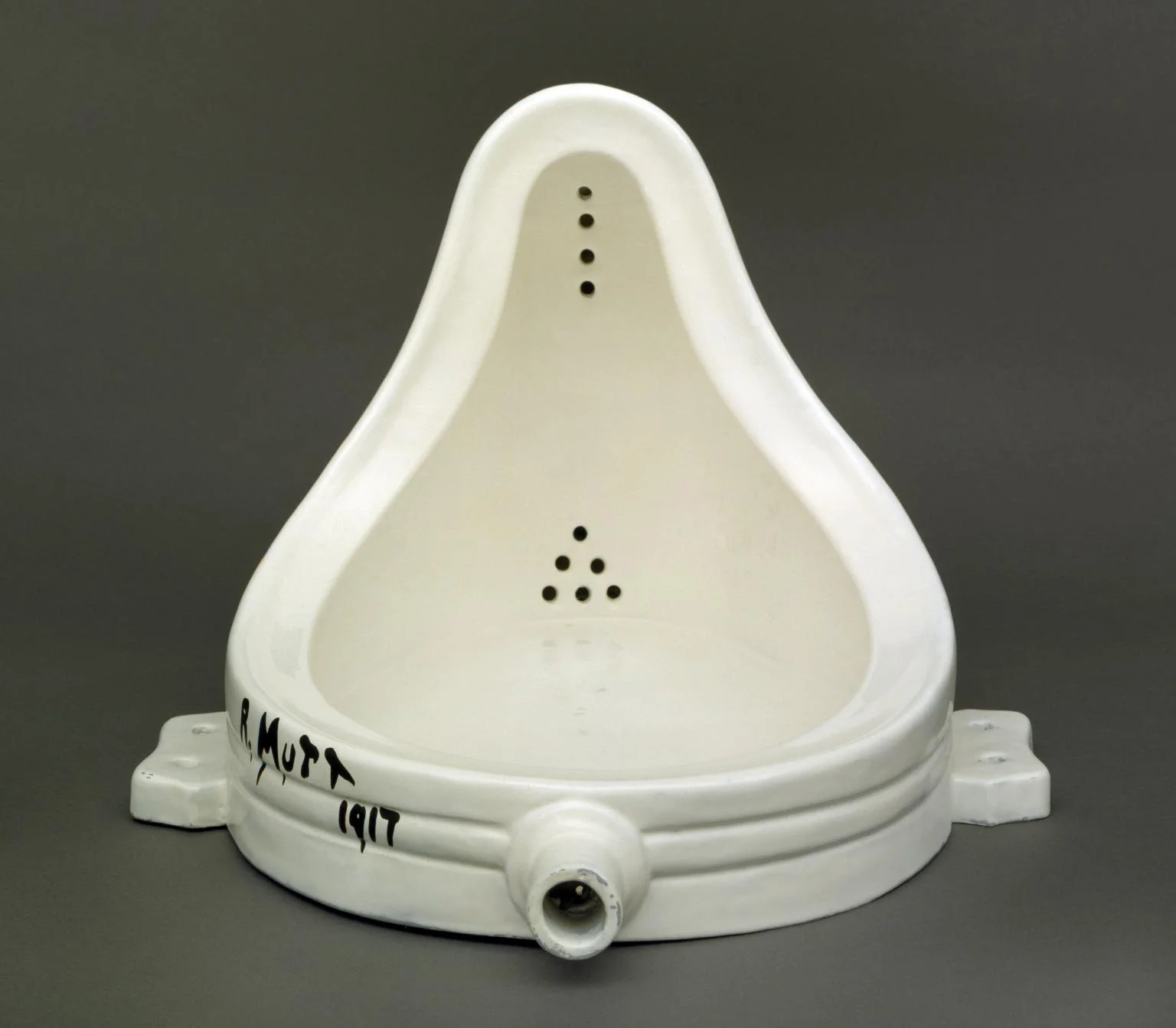 Marcel Duchamp (1917, replica 1964) Fountain. Tate, London.