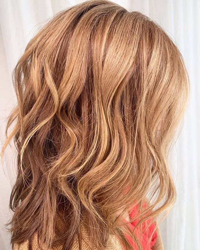 Looking for your perfect beachy blonde? Taylor has time this week to give you the summer makeover you&rsquo;ve been craving!
-

#weavervillenc #weavervillesalon #ashevillehair #asheville #ashevillesalon #ashevillehairstylist #blondehair #beachwaves #