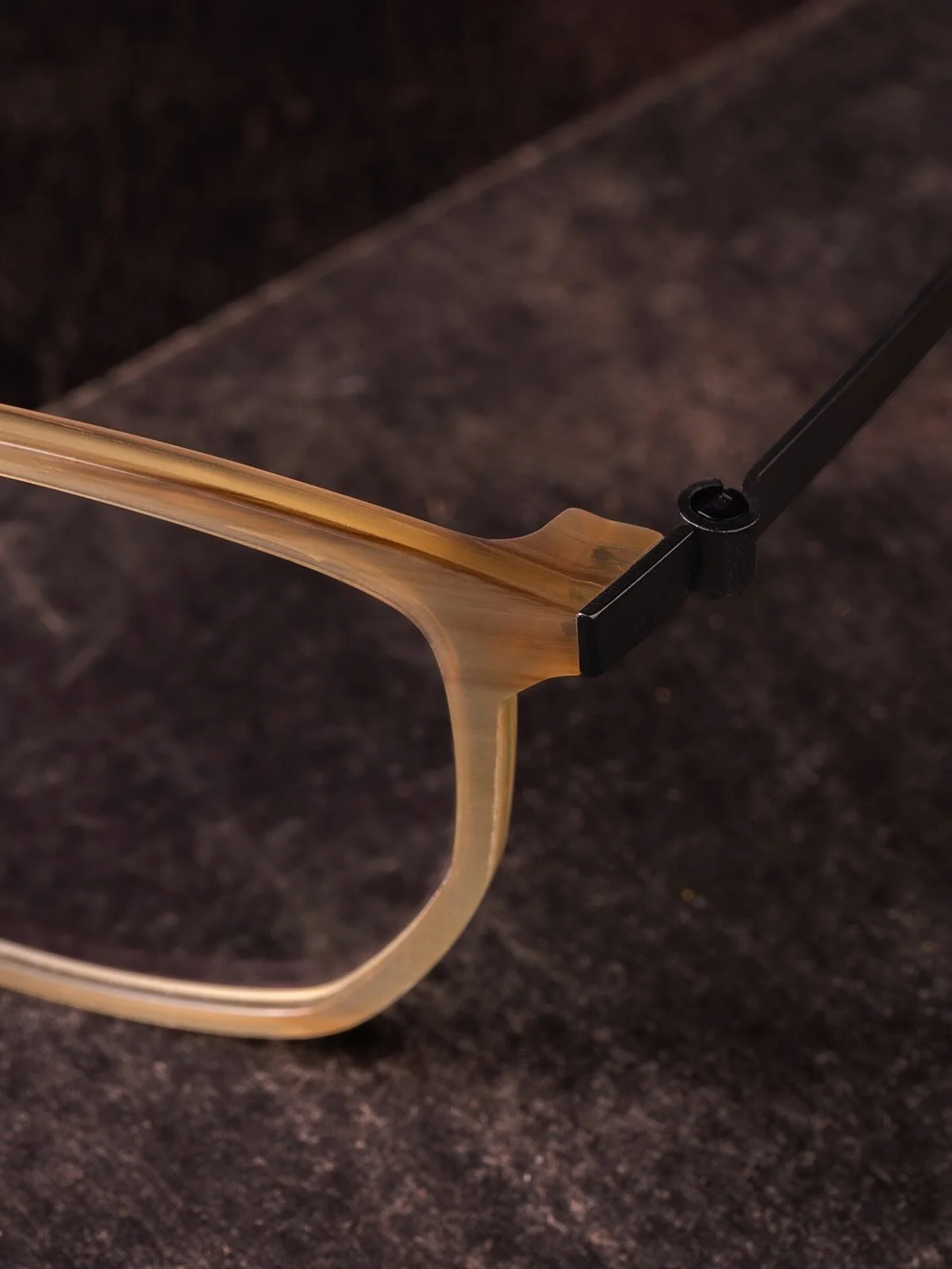 The LINDBERG buffalo titanium collection unites the organic elegance of buffalo horn with the precision of ultra-lightweight titanium.
No two are ever alike. Each buffalo titanium frame is handcrafted through more than 150 in-house processes, layeri