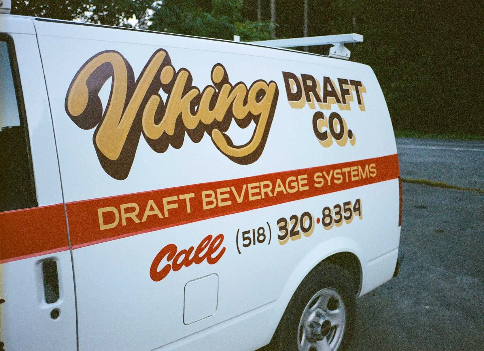 hand-signs-new-york-city-truck-lettering.jpg
