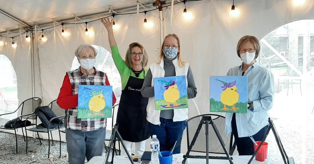 Beautiful day painting &quot;Little Chick&quot; at Zimmerman Vineyards!
#Paintandsip #wine #zimmermanvineyards #paintingwithfriends #paintingwithview