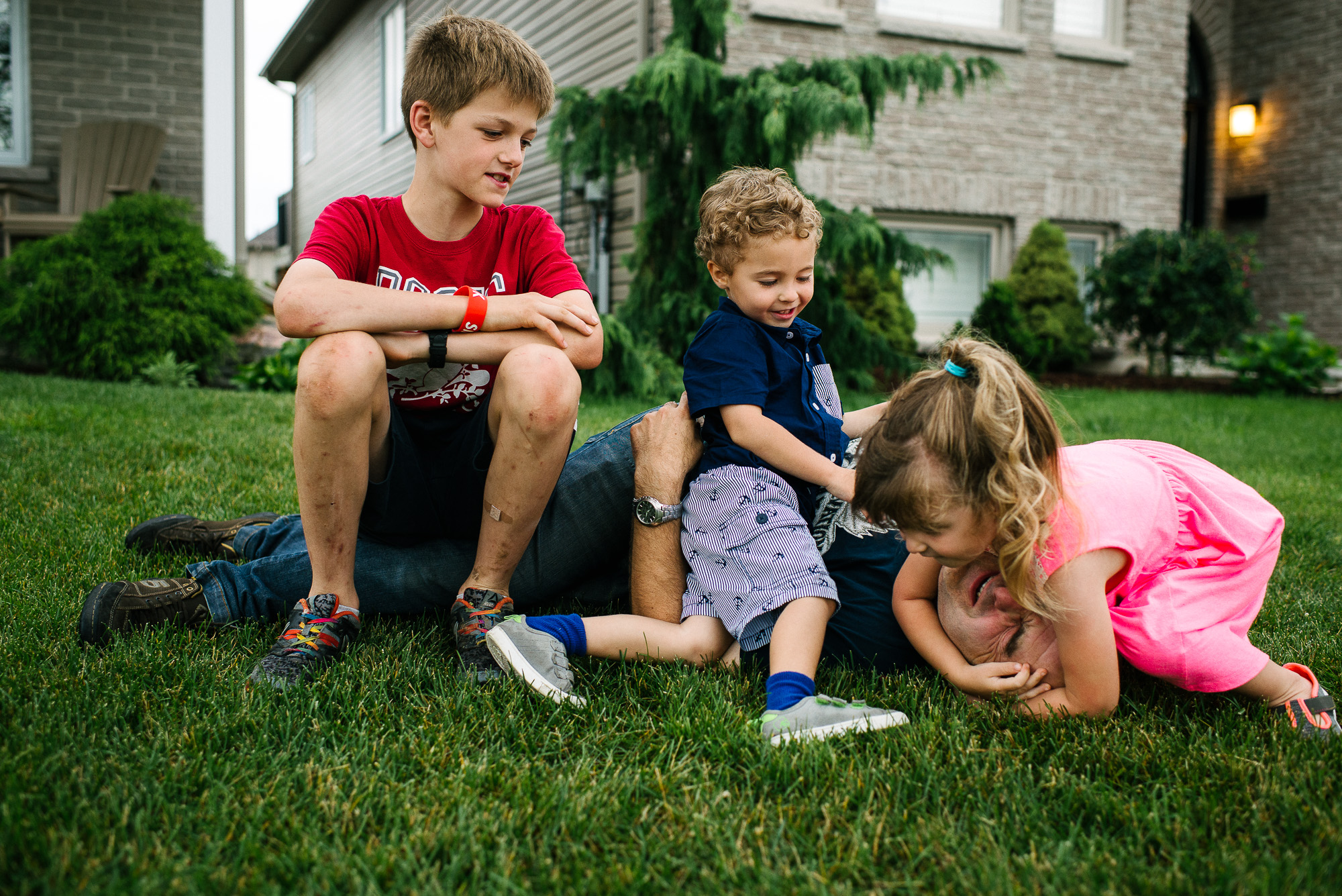 children play with their uncle