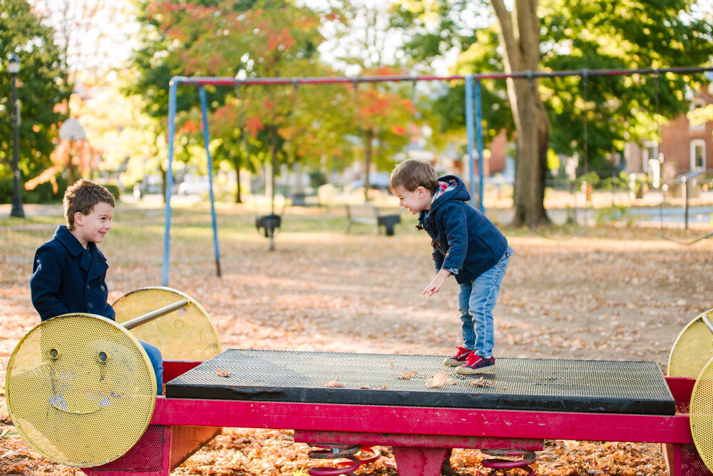 Candid family photography session in skeleton park in kingston o