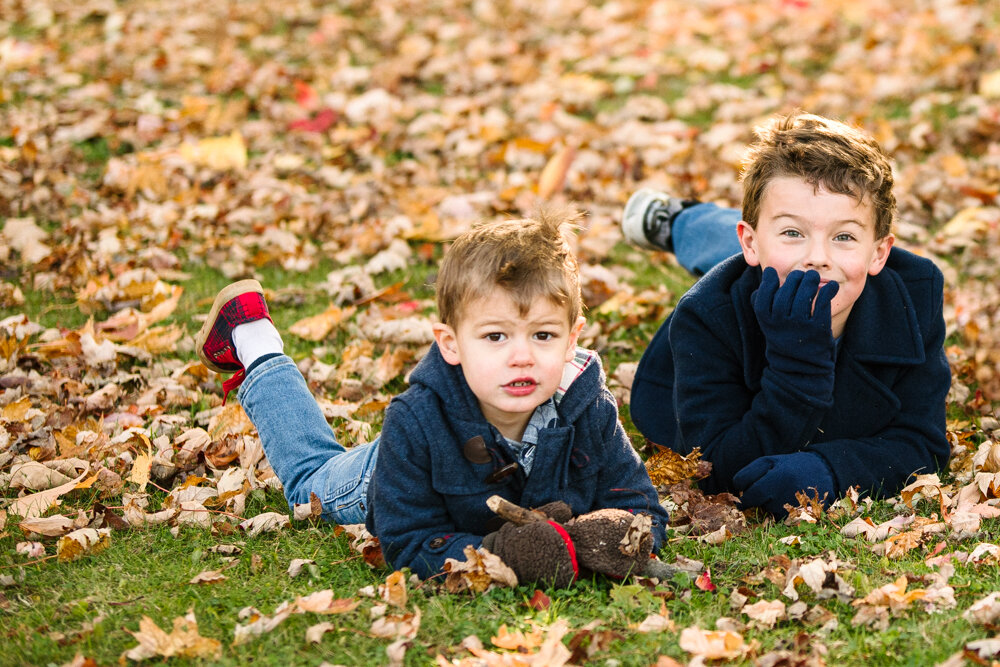 Candid family photography session in skeleton park in kingston o