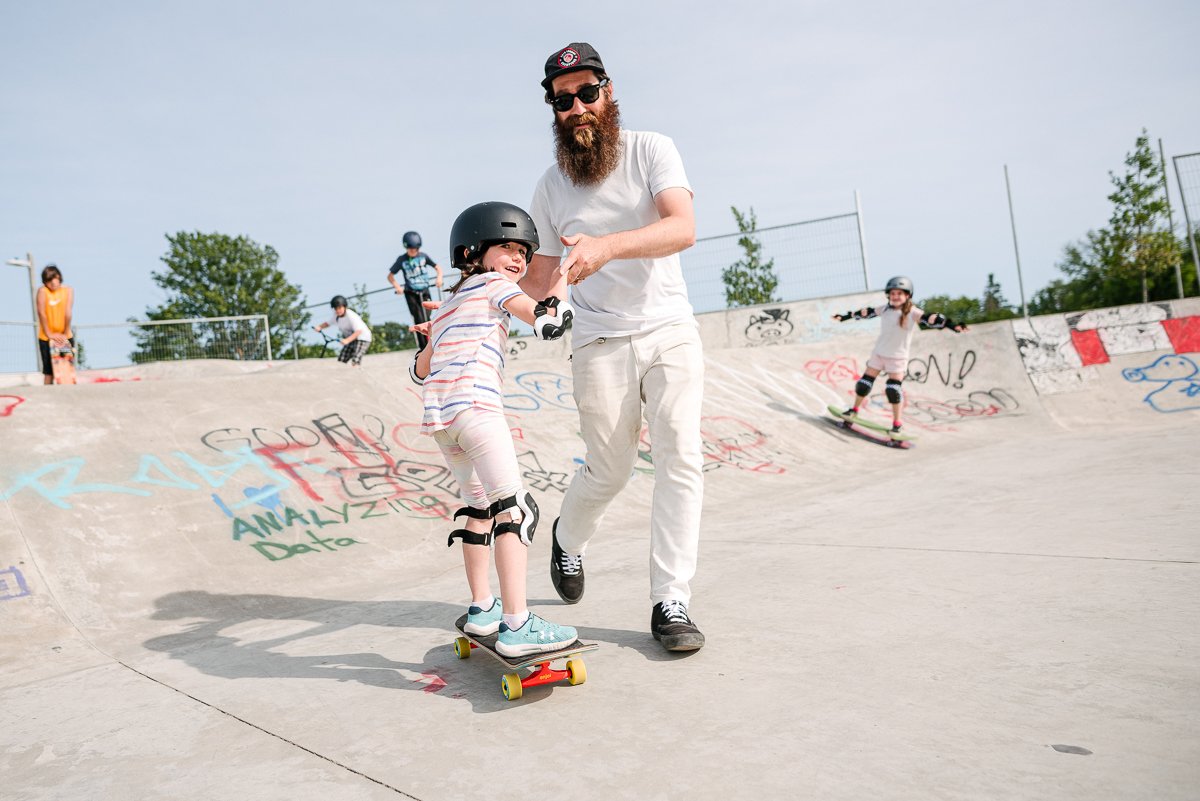 Instructor teaching skating to the little girl