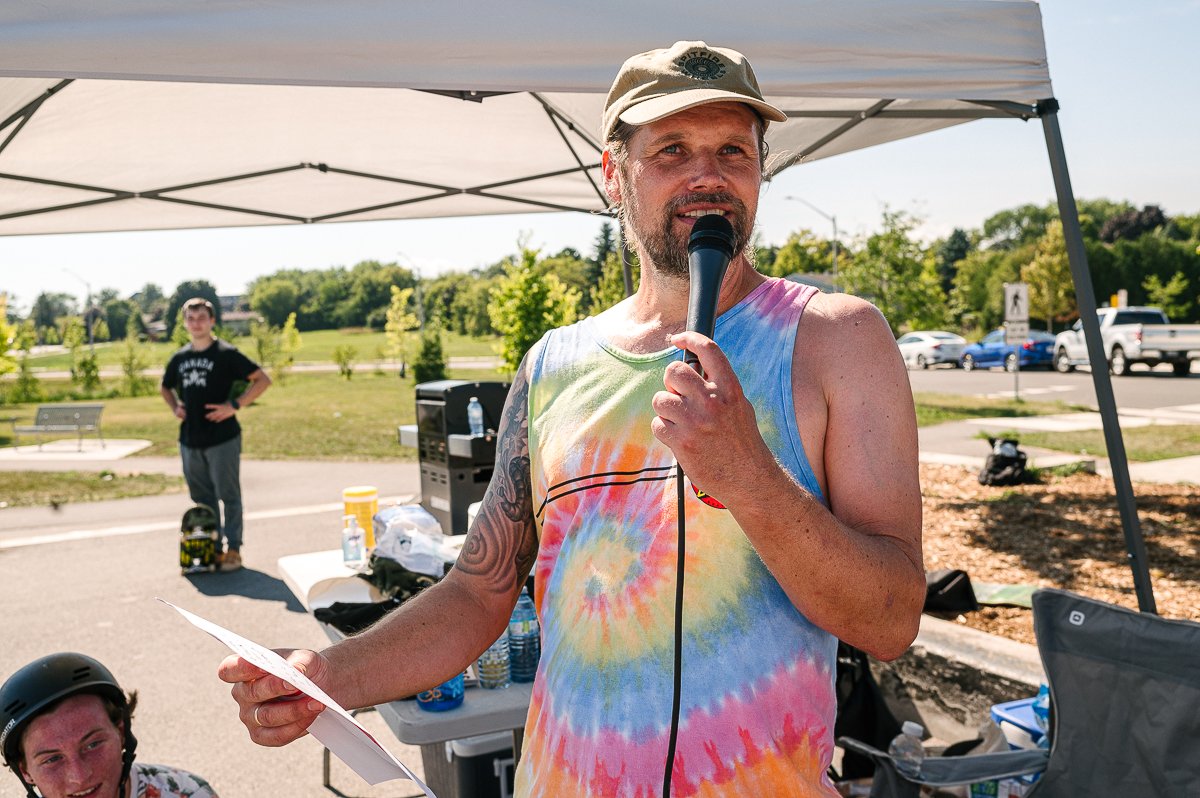 Skater hosting skating event in Kingston.