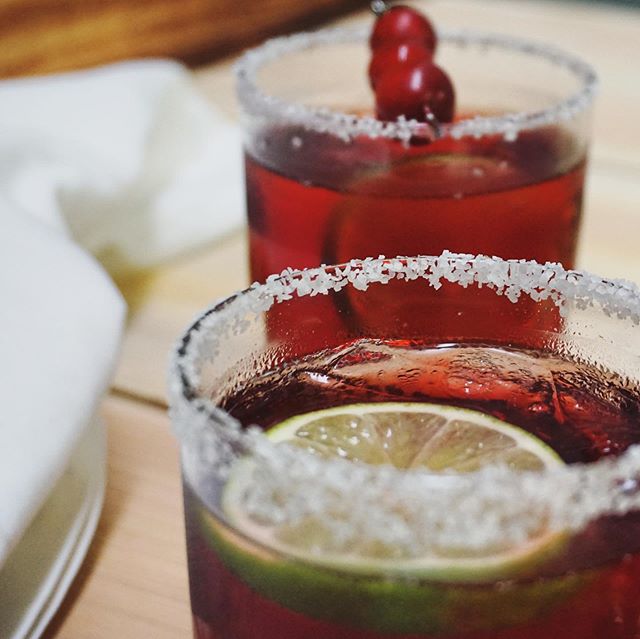 A Cranberry Fizz, Margarita, Cape Cod &amp; much more! Which is your preferred cranberry cocktail to create during the holiday season? 
#holidayseason2019 #cranberrycocktail #thanksgiving #thanksgiving2019 #lapaz