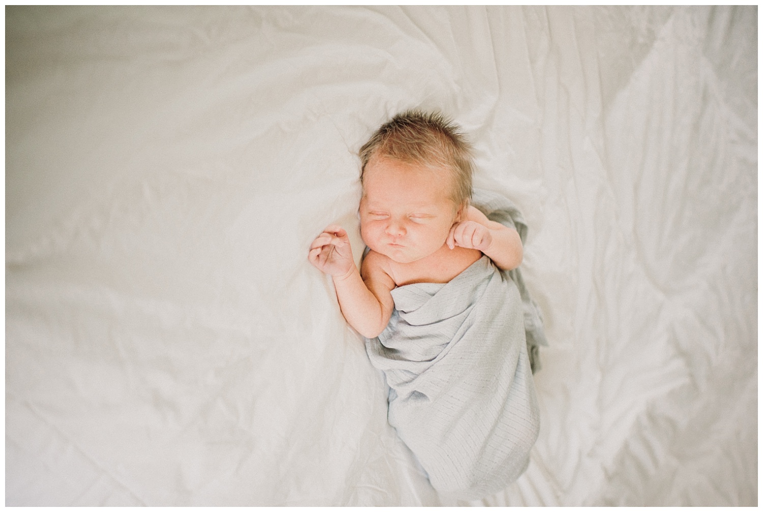 Milwaukee-newborn-lifestyle-photographer-2018 (34).jpg