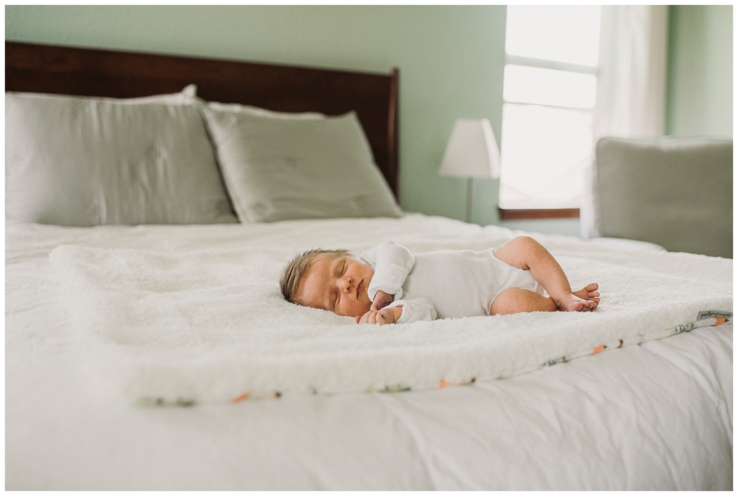 Milwaukee-newborn-lifestyle-photographer-2018 (42).jpg