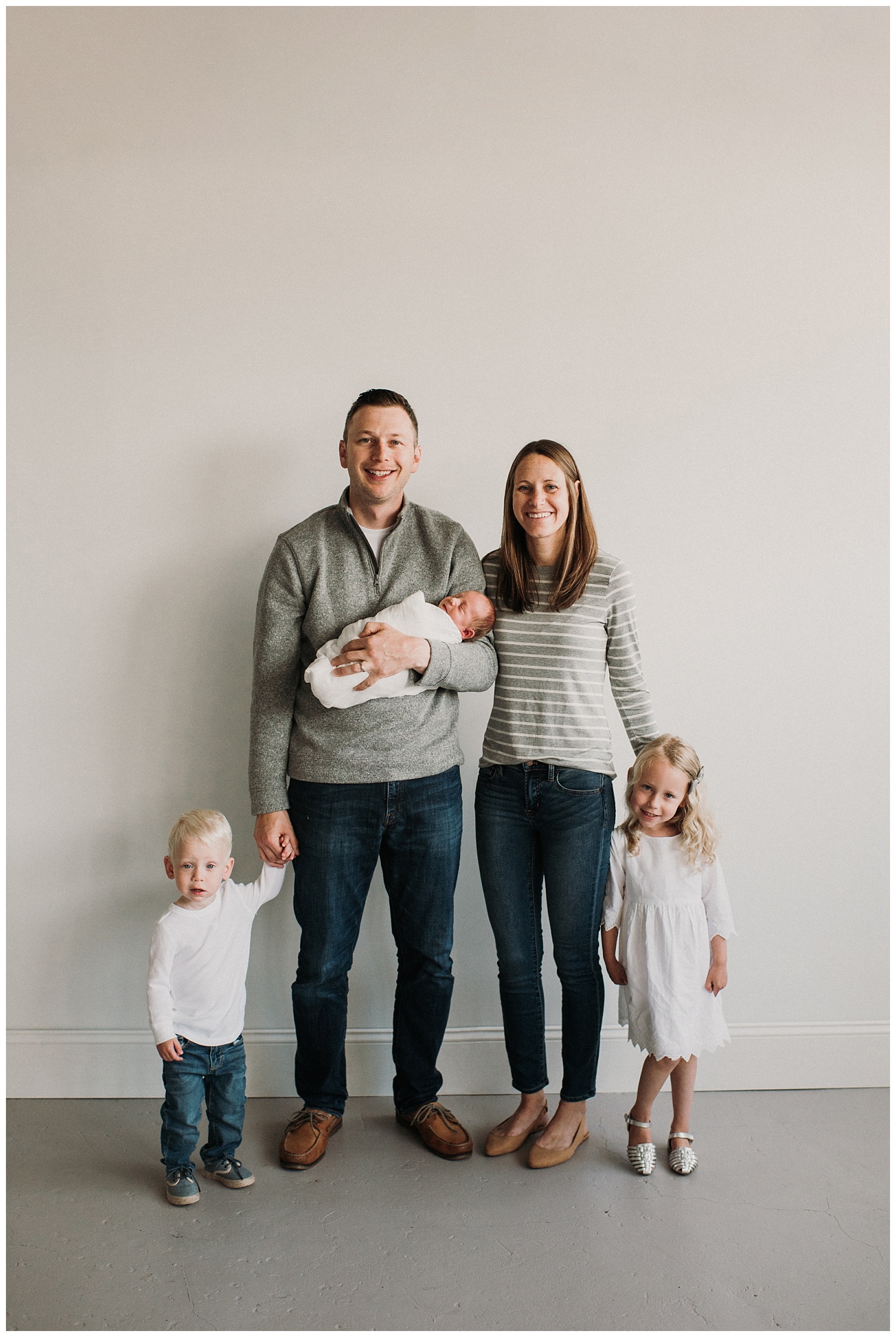 Milwaukee-newborn-photographer-studio-2019 (1).jpg
