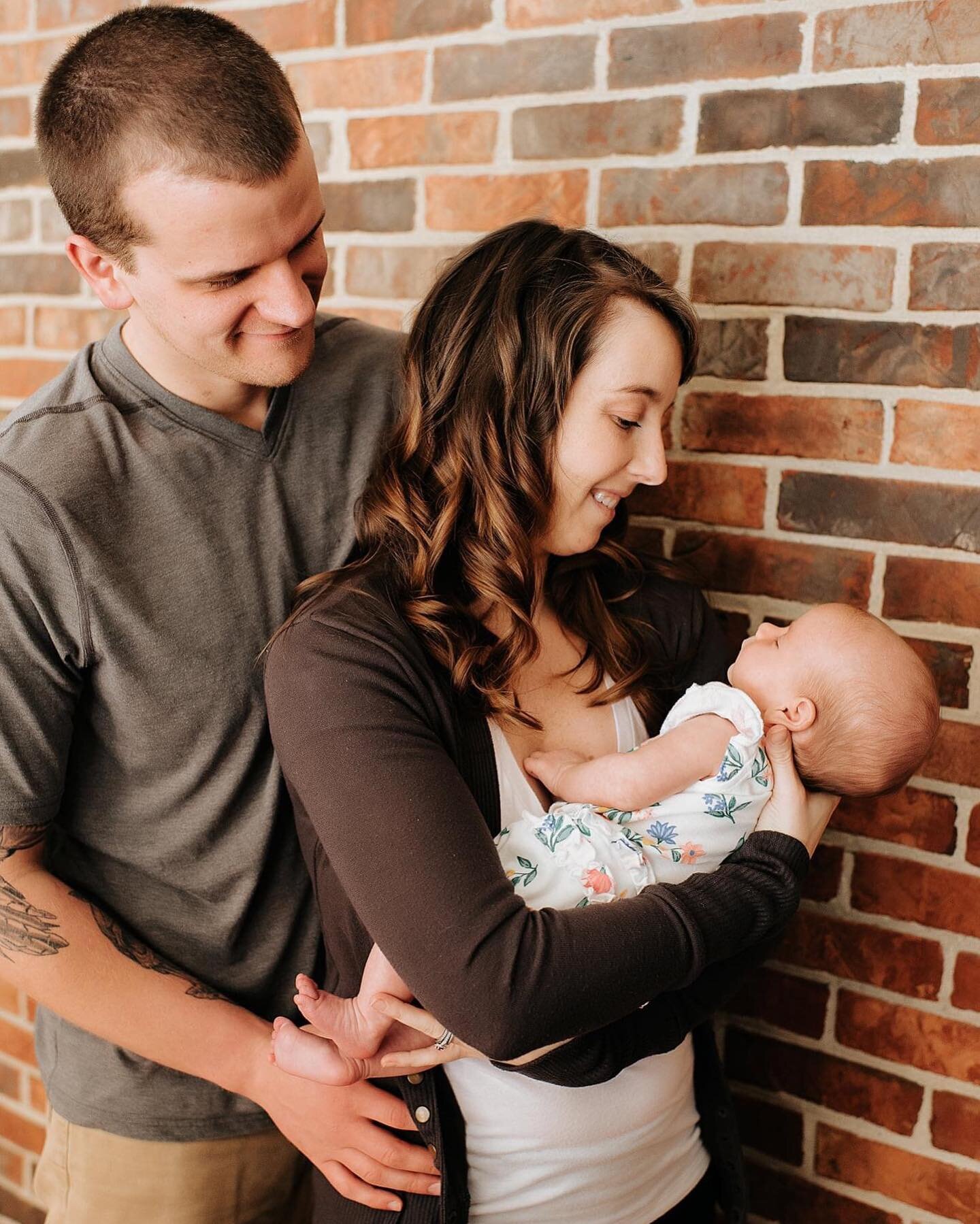 3 tips for a relaxed newborn shoot:

1. Prepare.

Home: Make sure all the rooms you want to use are cleaned up ahead of time and outfits picked out. 

Studio: Pack your things the night before.

2. Feed baby before the photoshoot starts. Time is buil
