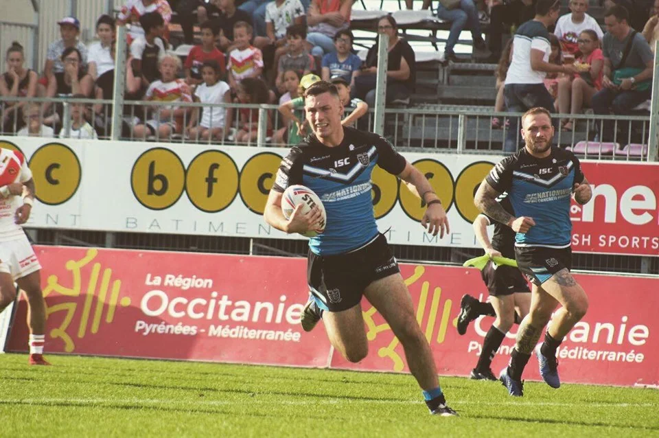 Kieran Buchanan scoring for Hull FC.