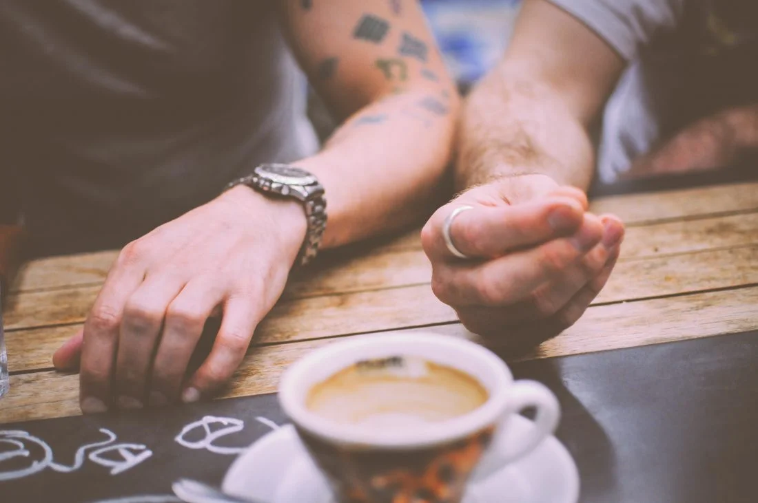restaurant-hands-people-coffee-e1474486744182.jpg