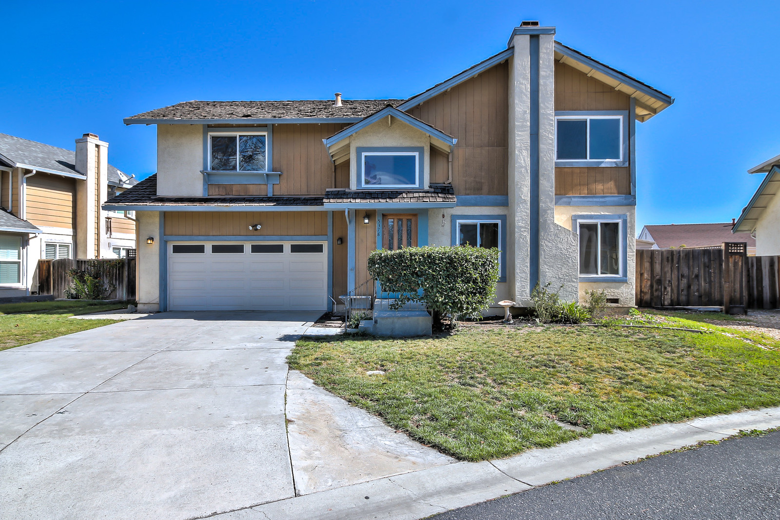 03_f8__5378_Armonk_Court_002_mls.jpg