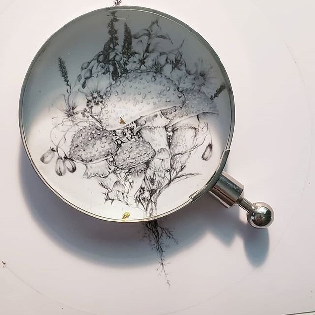 I'm applying gold leaf to spell candles, scanning art and painting today...magic in layers and steps 💫