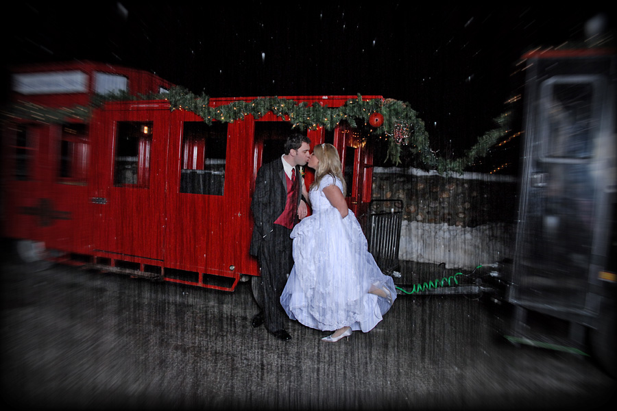 bride-and-groom-kissing-in-front-of-the-train.jpg