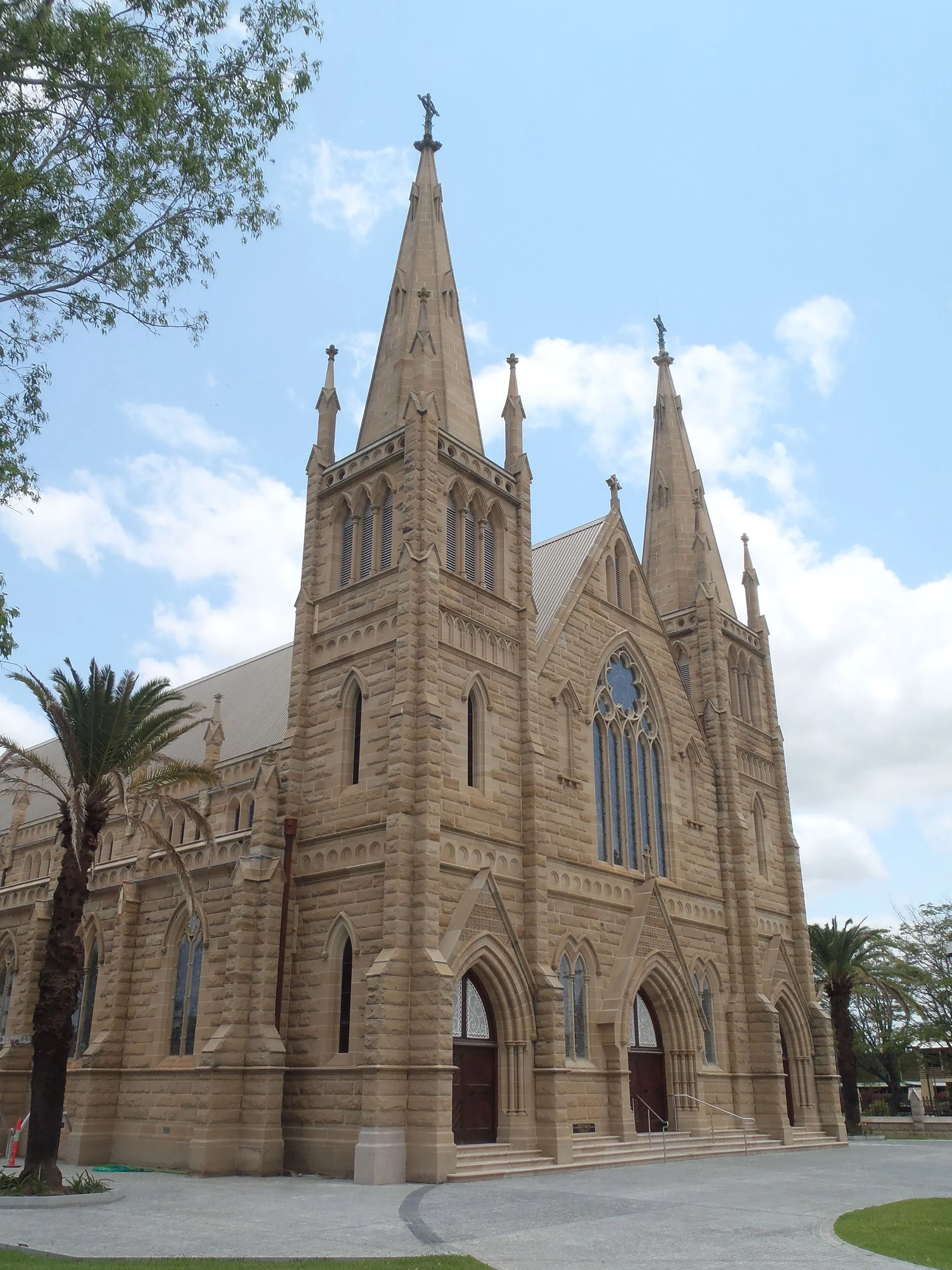 stjosephscathedralfrontresize2.jpg