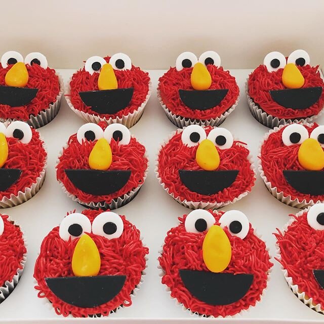 Who doesn&rsquo;t love Elmo? Super Cute Cupcakes for a 1st Birthday! 🎈🎈🎈 #perthcakes #thesweetersidecakes