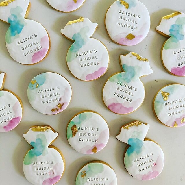 💞 Gorgeous Pastel &amp; Gold Foil Handmade Cookies for Alicia&rsquo;s Bridal Shower! 💞 #perthbridalshower #perthcookies #sugarcookies