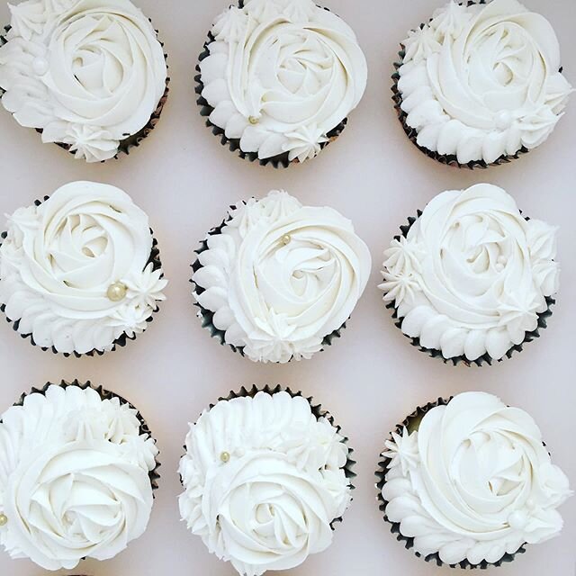 *Flash Sale* 15 x White Chocolate Cupcakes with buttercream frosting, available for pickup tomorrow afternoon or Saturday morning. $40.00 (usually RRP $60.00). Please DM if interested! 💞