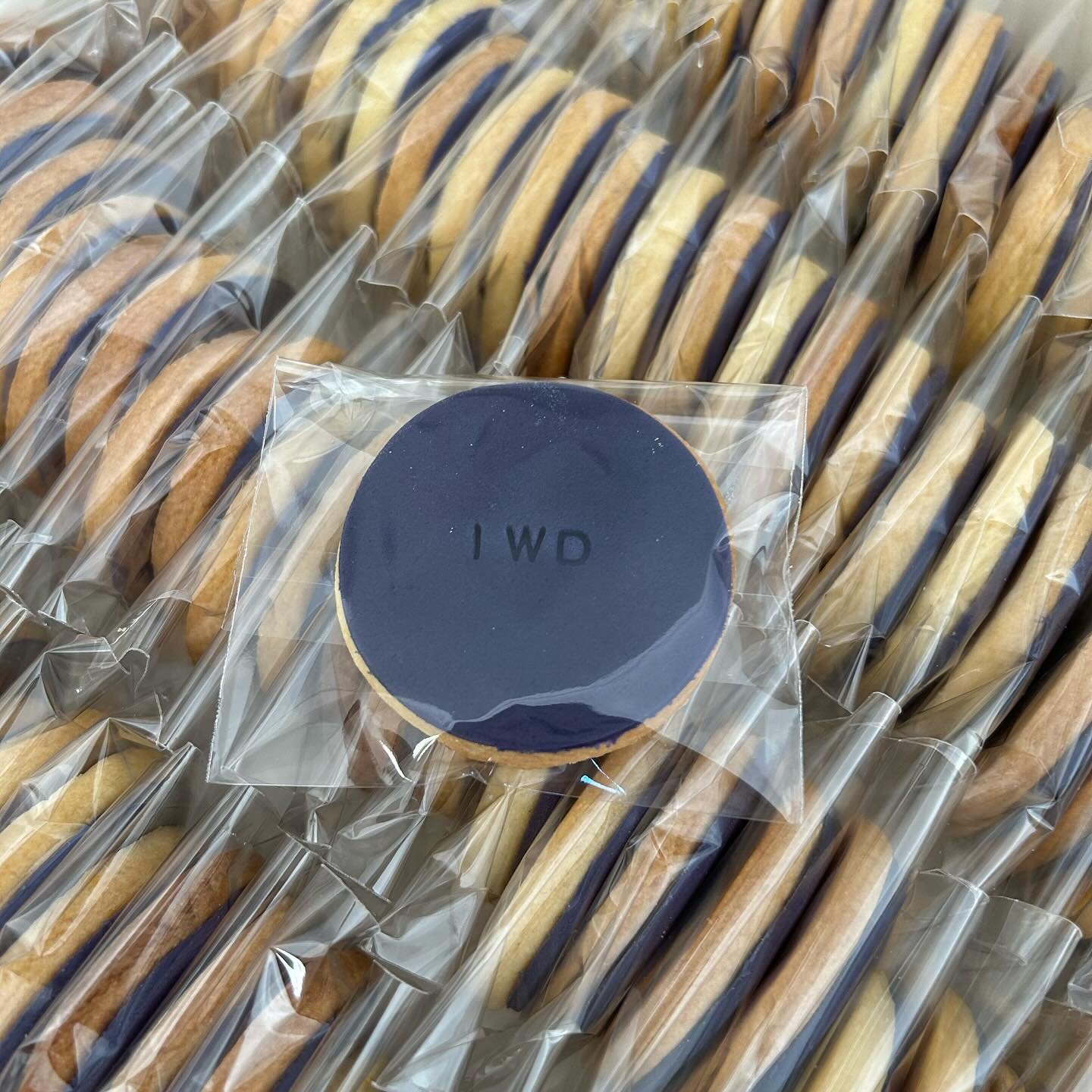 💜 Hundreds of IWD Cookies for a Perth Corporate 💜 #iwd #perthcookies #womeninbusiness #iwd2024 #sugarcookiesperth #sugarcookies #cookies #perthcatering #acdn #acdnmember