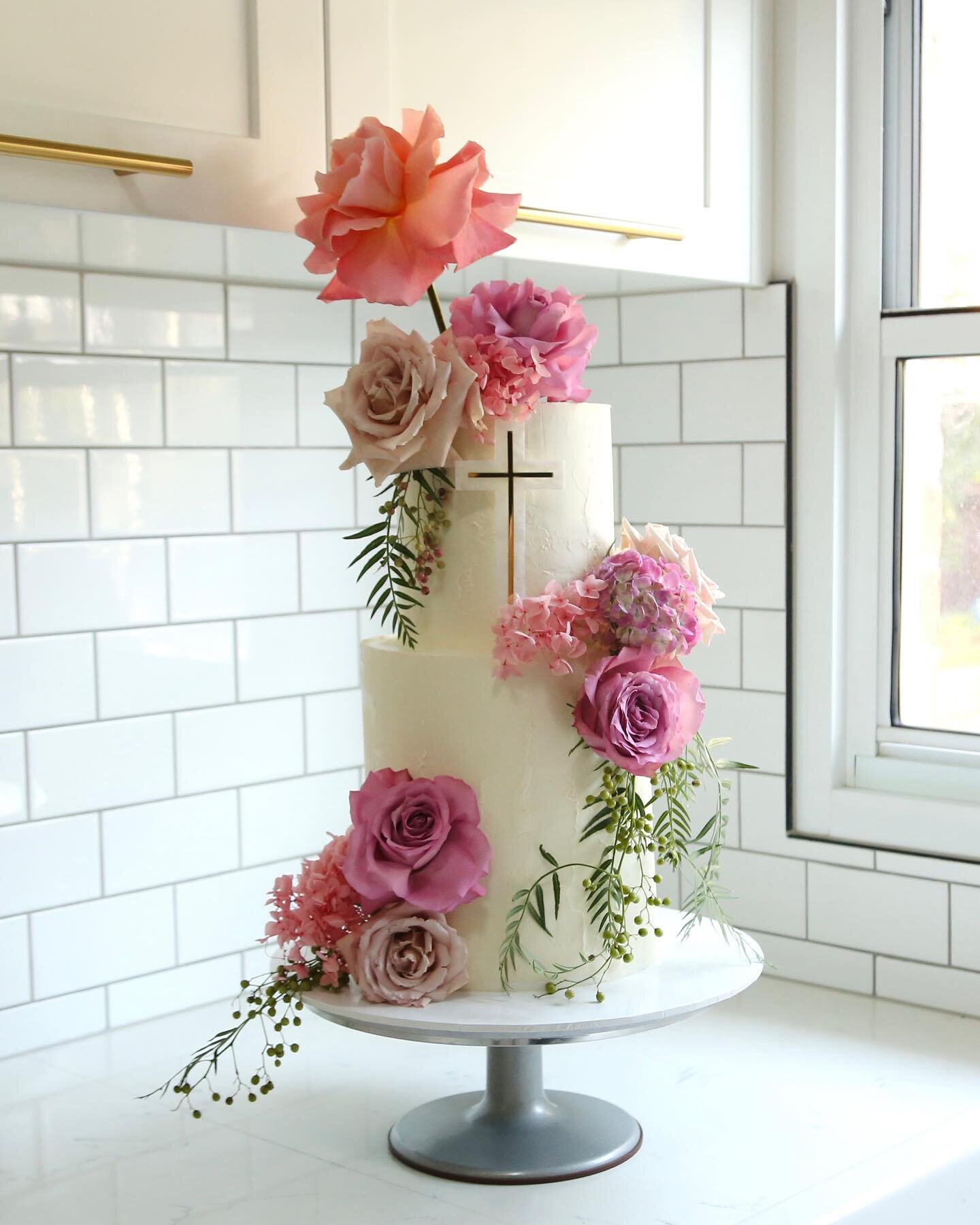 Floral restraint went out the window with this one. By request of my lovely niece Lourdes, a white cake with lots of pink and purple flowers 🥰 @flowersbymirvana @petite_decor