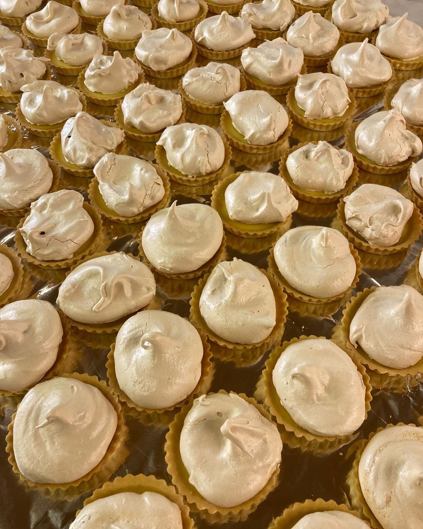 A very hectic and fabulous weekend to re-open with 150 lemon meringue pies. Pleased to see the back of those :-)
What a fabulous pair of nights, with wonderful meat from cowdray butchery each night - thank you to everyone who popped along.
______
#li