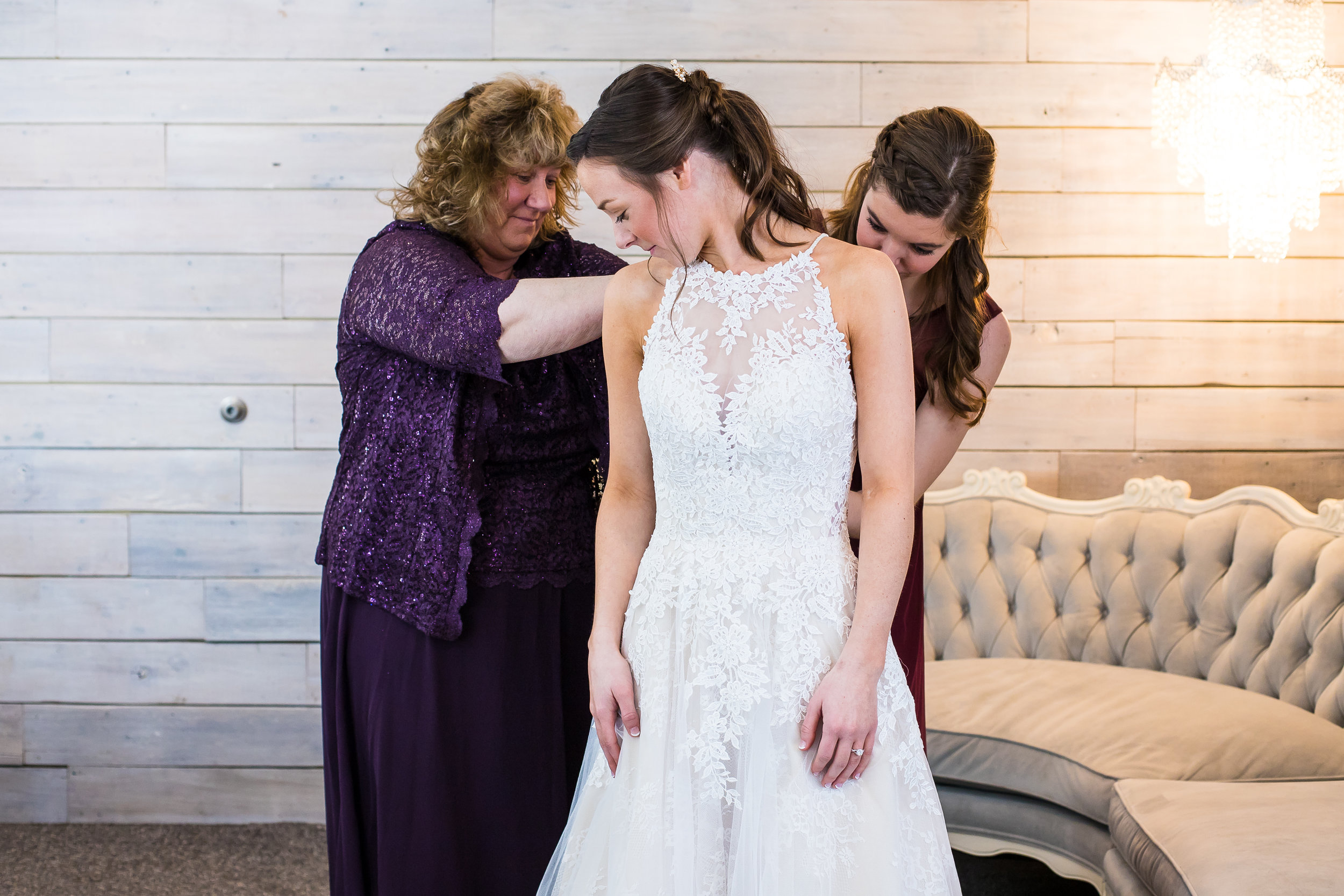  Bride Getting Ready 