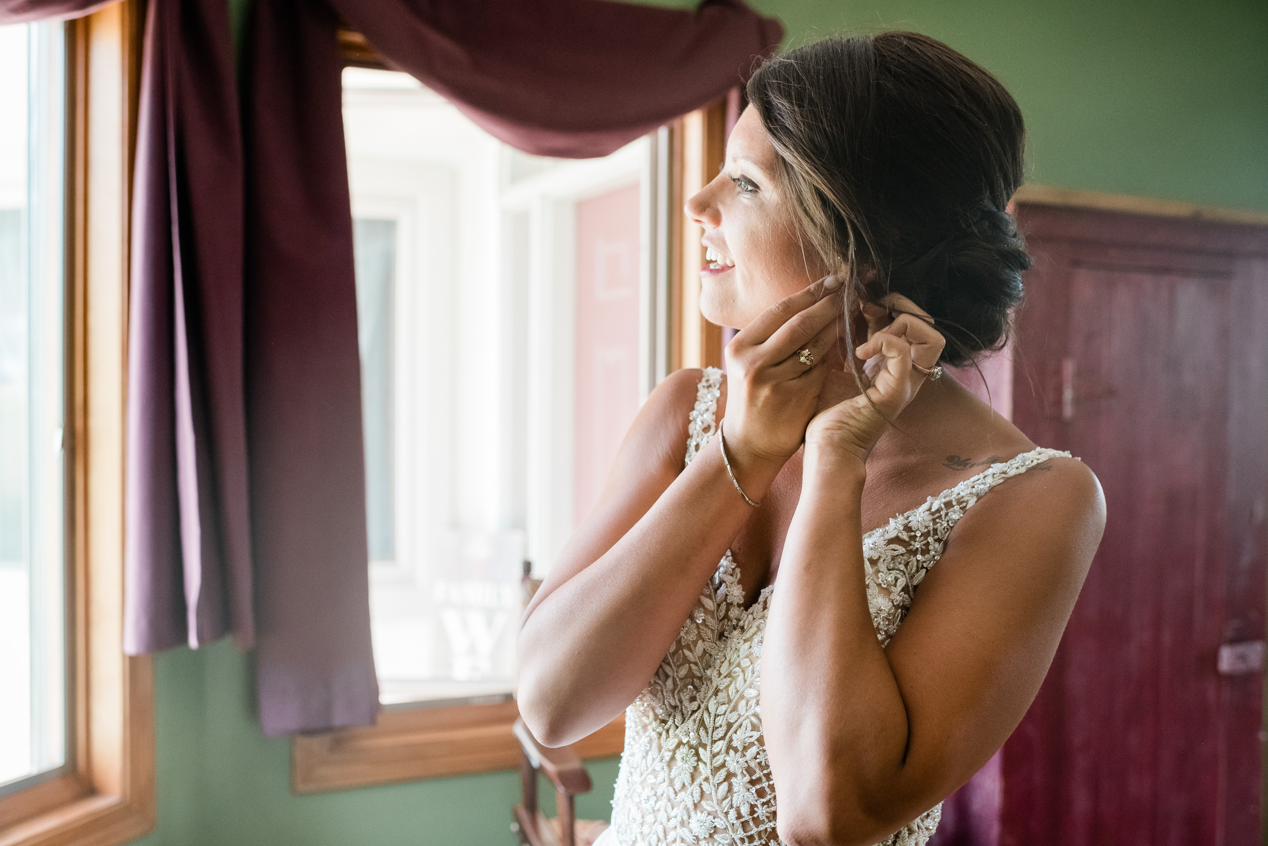 Bride putting in her earrings 