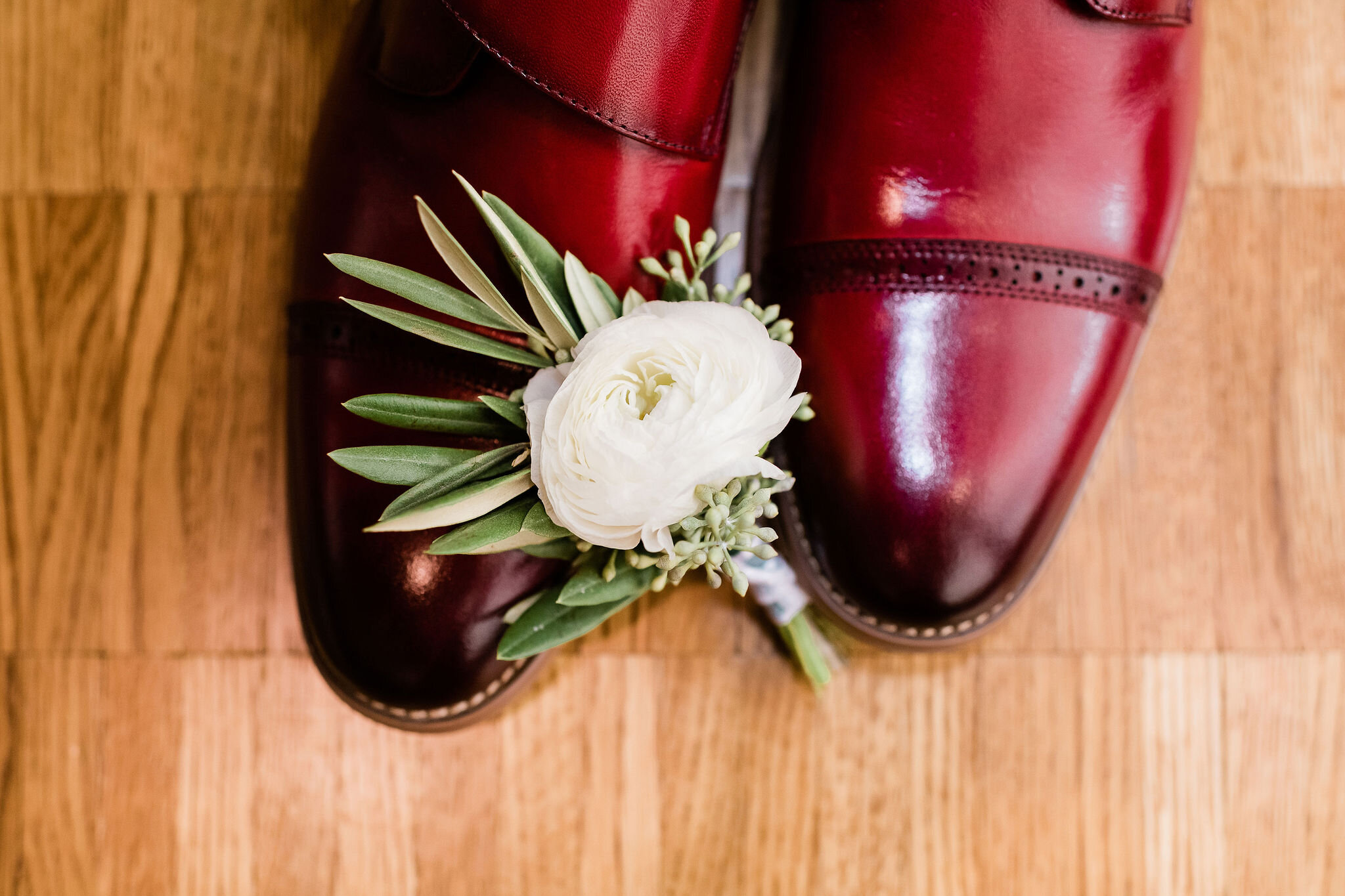 Groom's shoes and boutonniere