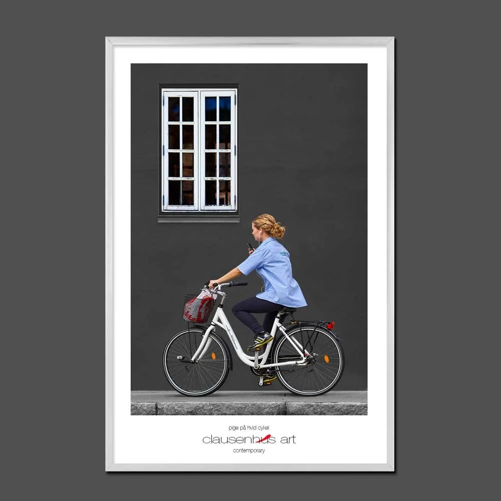 Pige-på-hvid-cykel.jpg