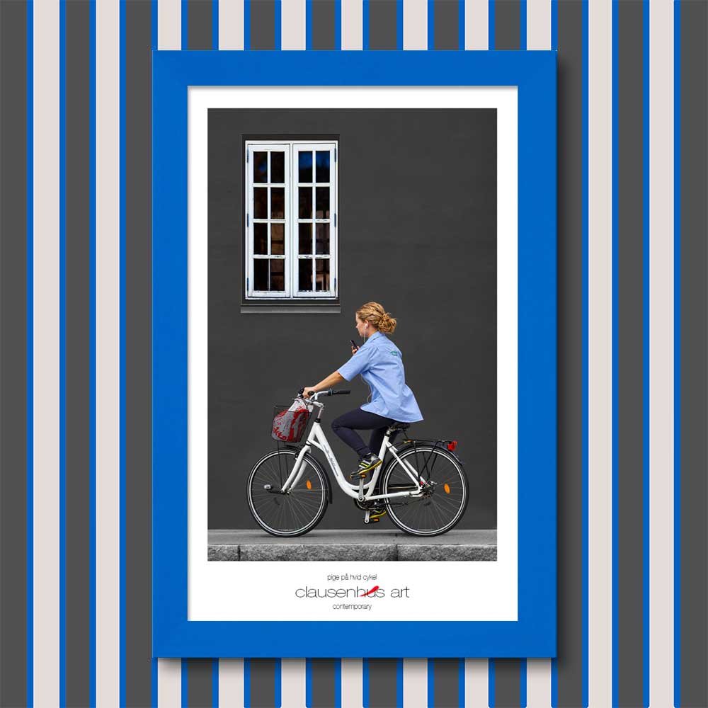 Pige-på-hvid-cykel.jpg