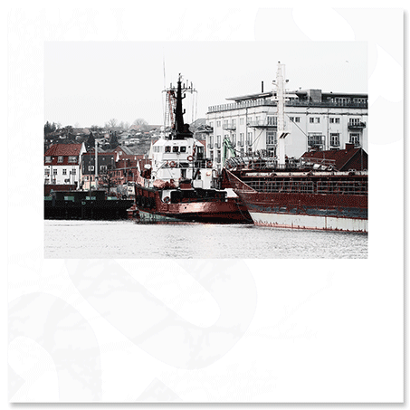 tugboat-in-svendborg-harbor.png