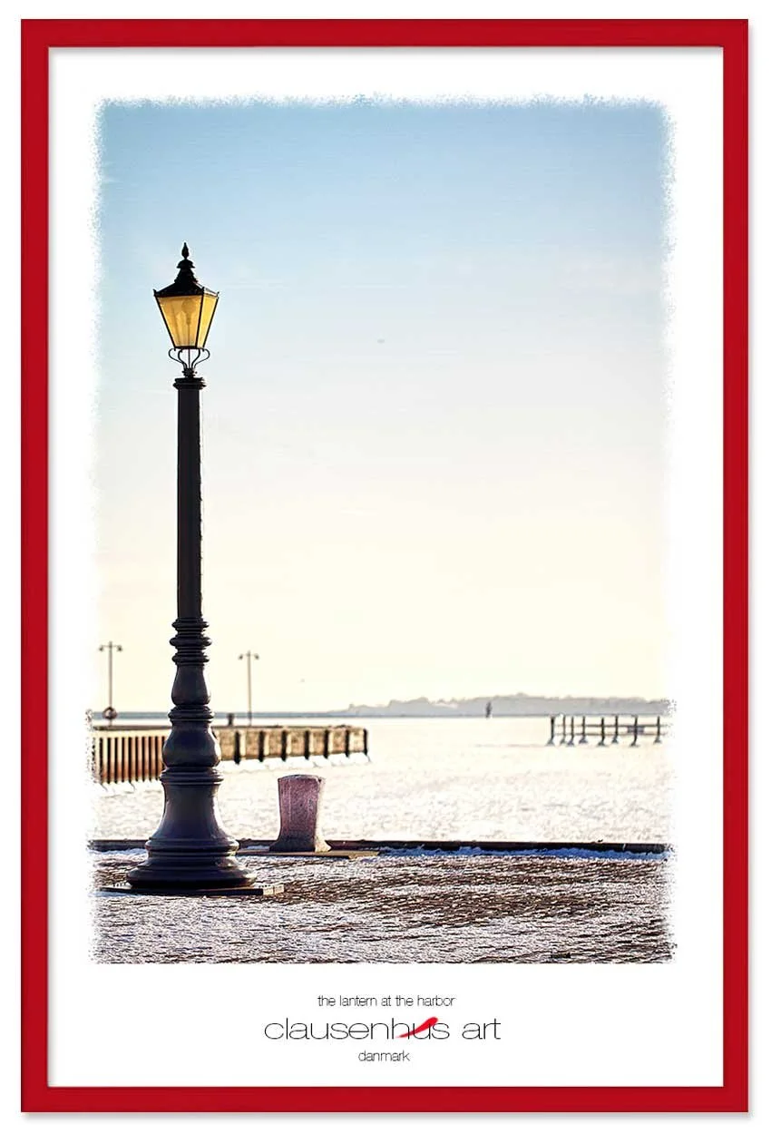 the-lantern-at-the-harbor-copy.jpg