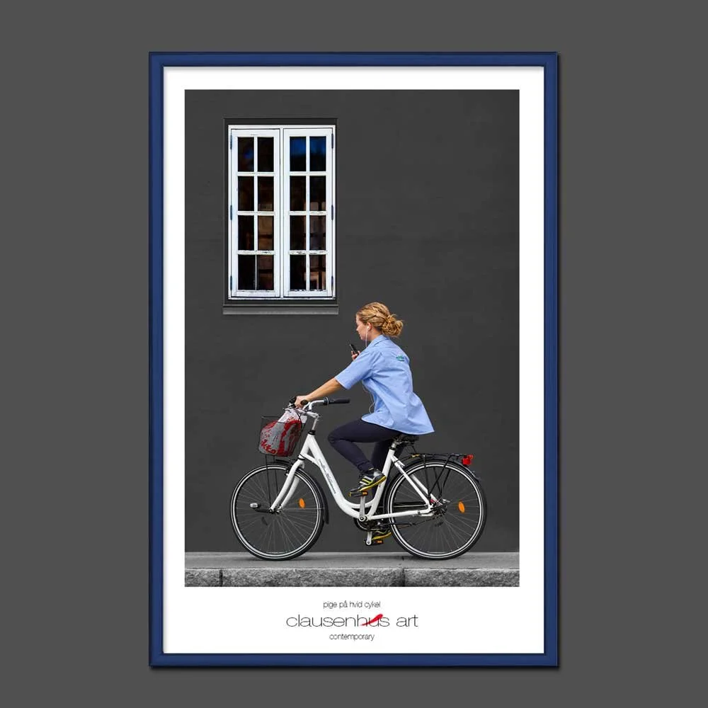 pige-på-hvid-cykel.jpg