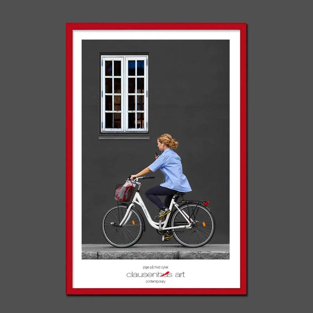 Pige-på-hvid-cykel.jpg