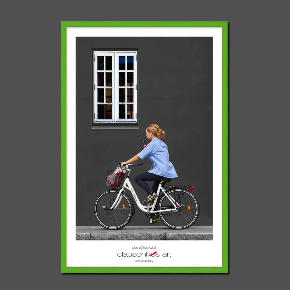 Pige-på-hvid-cykel.jpg