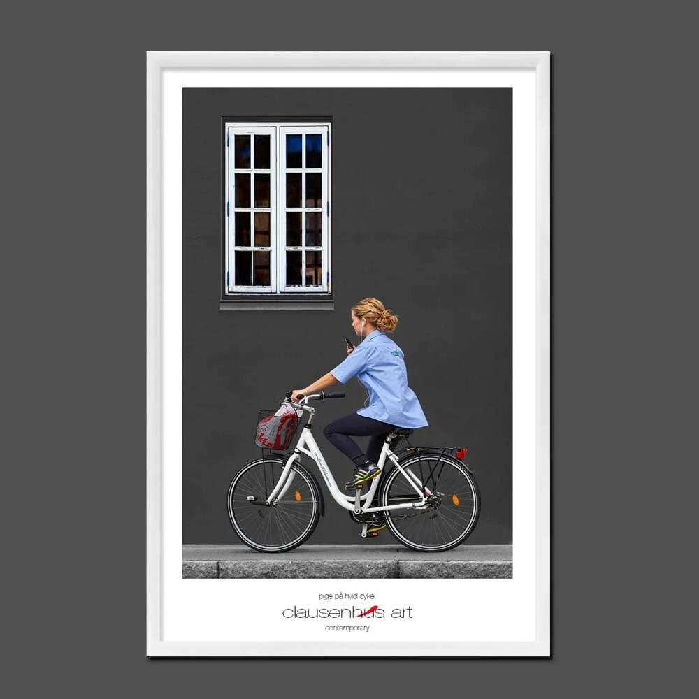 Pige-på-hvid-cykel.jpg