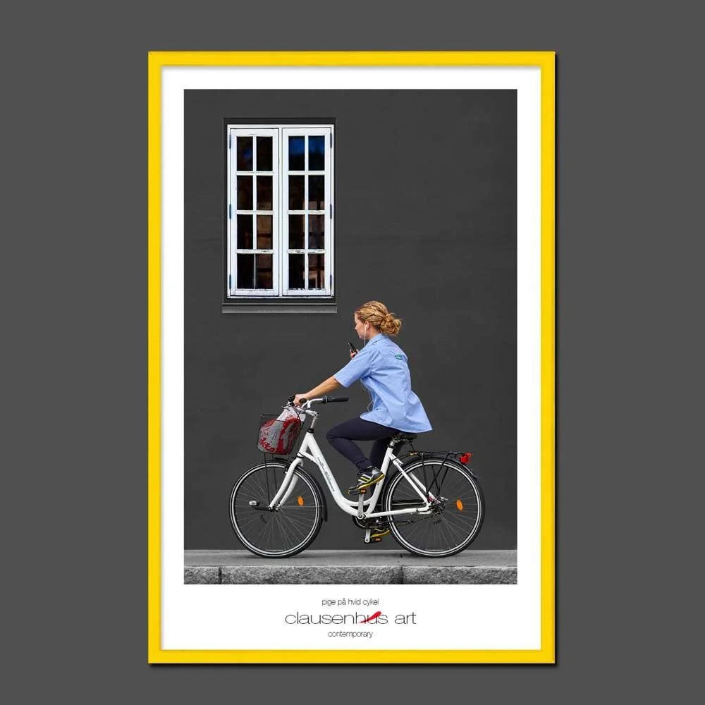 Pige-på-hvid-cykel.jpg