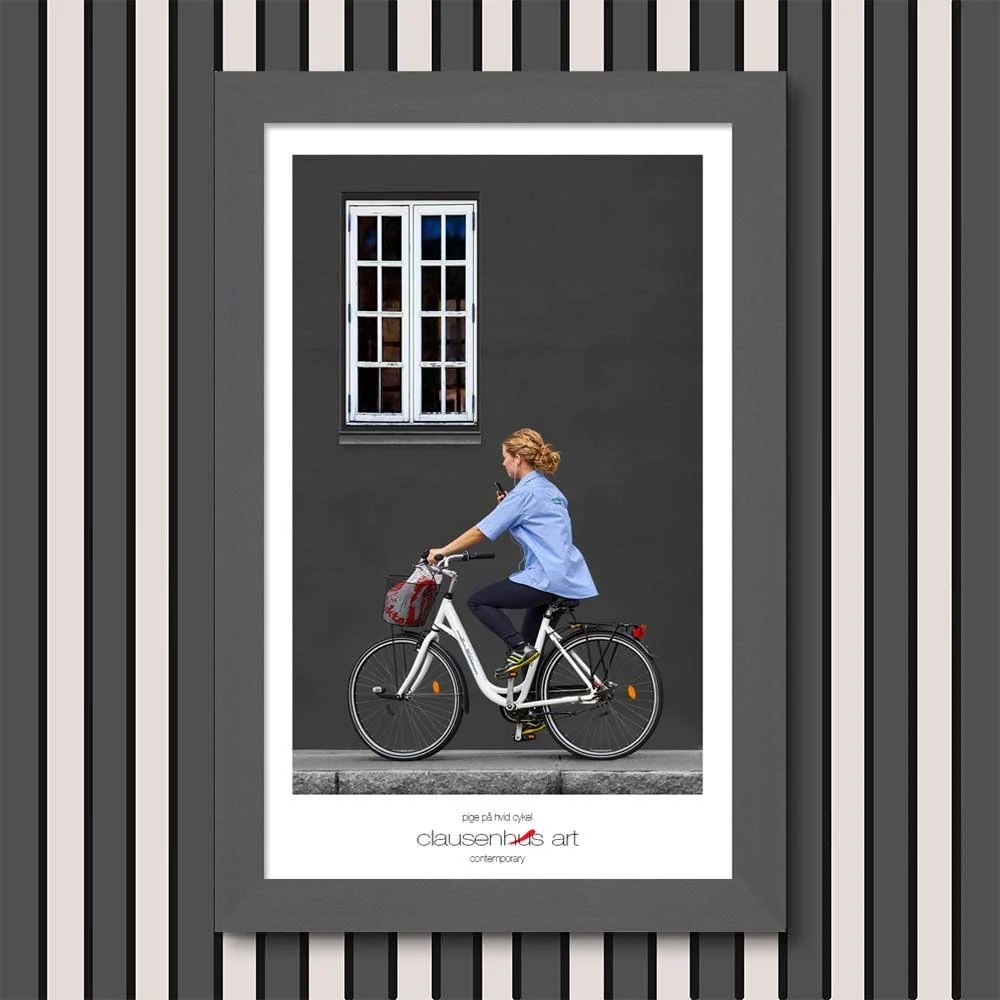 Pige-på-hvid-cykel.jpg