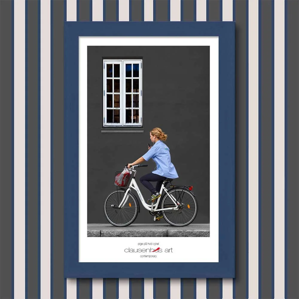 Pige-på-hvid-cykel.jpg