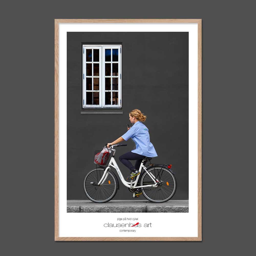 Pige-på-hvid-cykel.jpg