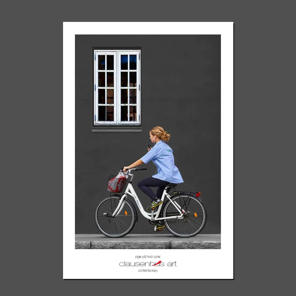 pige-på-hvid-cykel.jpg