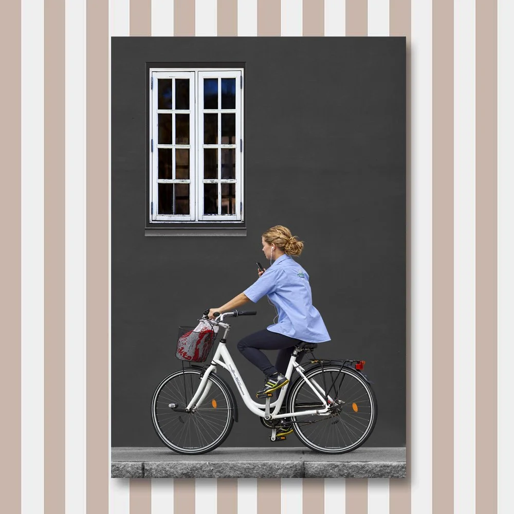 pige på hvis cykel.jpg