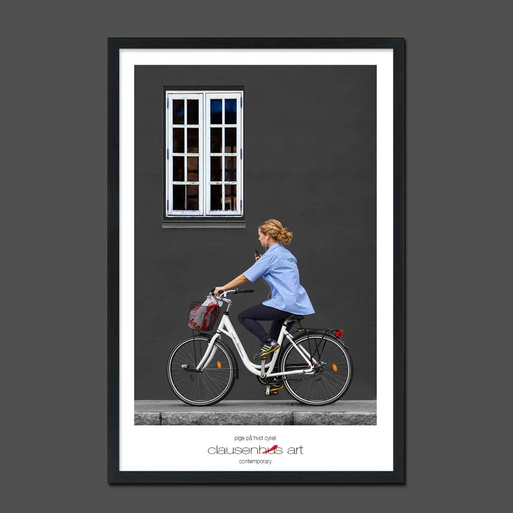 Pige-på-hvid-cykel.jpg