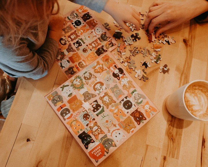 Convinced that every Monday in December should be spent with a Christmas puzzle and coffee 🧡
