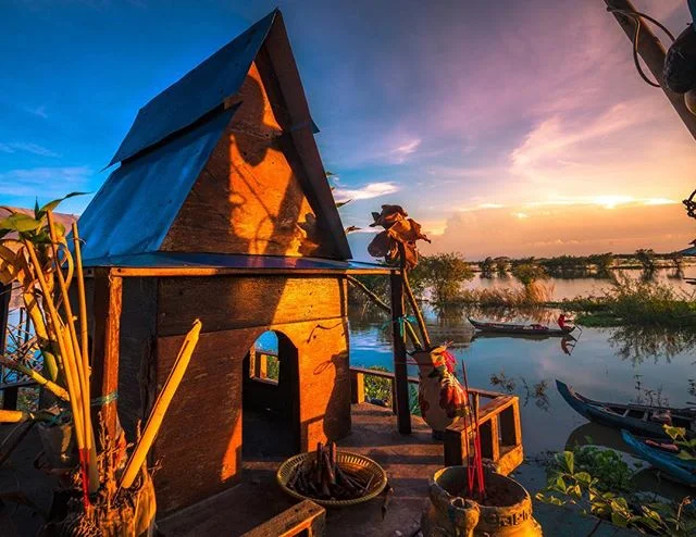 A beautiful sunset exploring the floating villages outside of #siemreap #cambodia