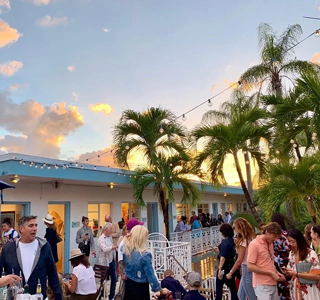 Down in Miami at #aquaartmiami 
One of the responsibilities of being the newest board member of #asmp 
Not complaining at all 😁