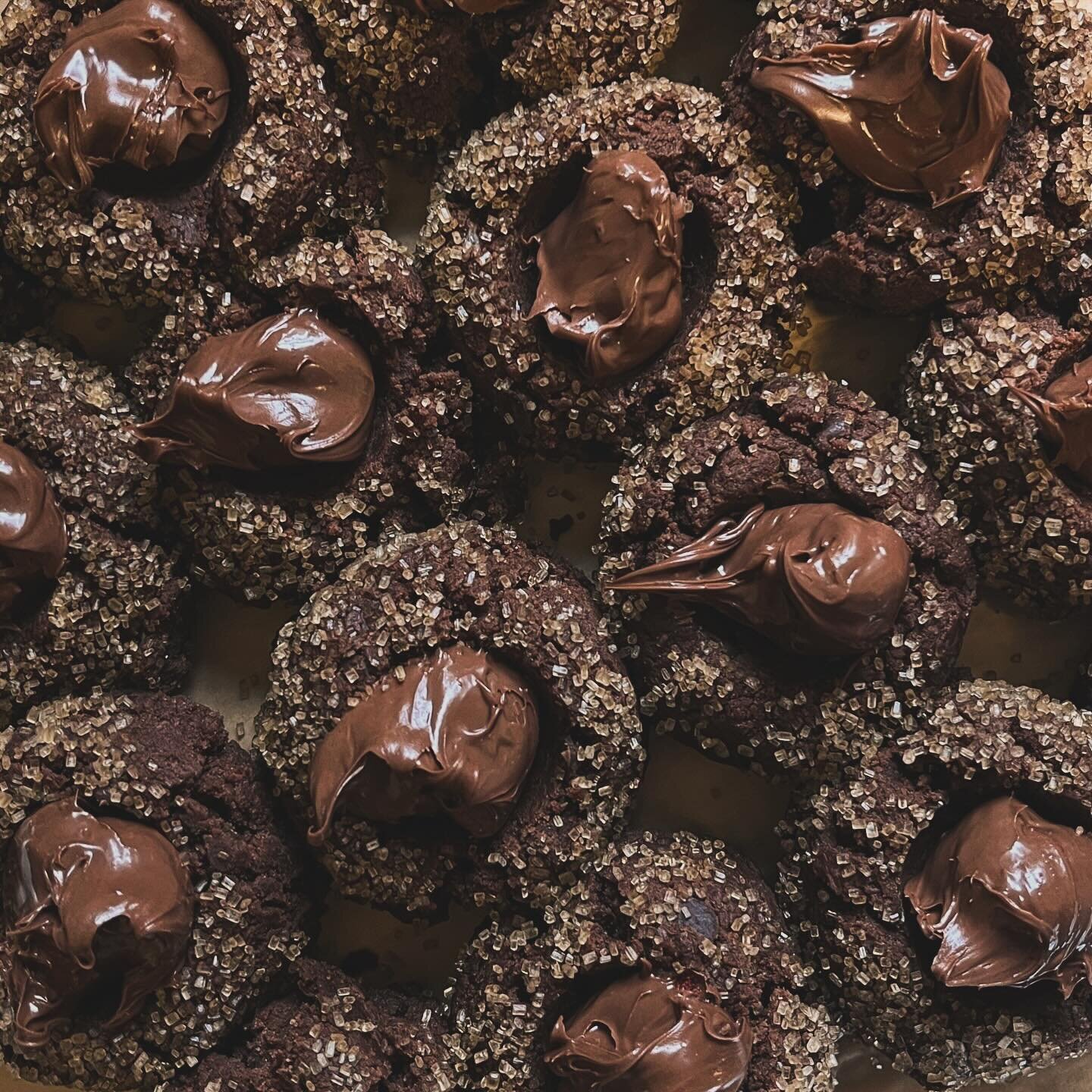 Nutella puddles in a double chocolate shortbread with chocolate chips inside the dough! Yum! Next up is a posssssible Online Cookie Store Opening&hellip; in the next coming days&hellip; 🥲❤️&zwj;🔥☕️🖥️ 

#online #onlinestore #nutella #nutellalovers 